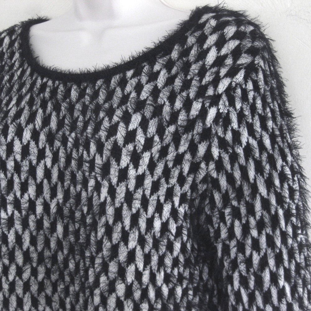Long eyelash-trim sweater M Black White Pullover Round neck Pattern Katsumi